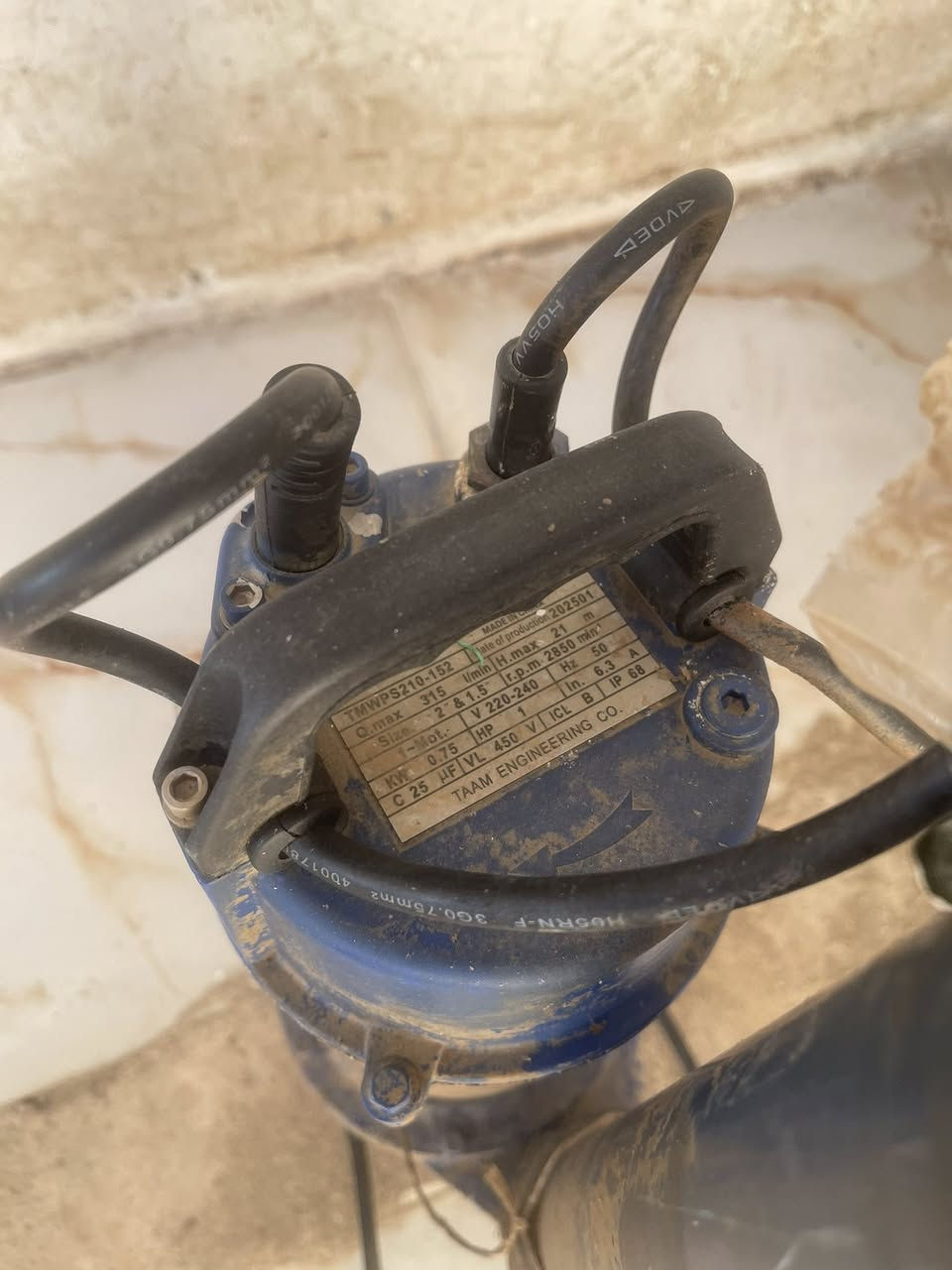 سلام عليكم حوض سمج كامل مكمل طول الحوض 2.5العرض متره وشويه الرتفاع متر  ابيعه هوه ولغطاس هذه رقم راعيهن مكلف بل نشر ***********
