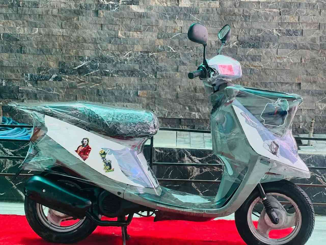 🏍️ للبيع: ماطور ياماها سحب (Yamaha) – ياباني أصلي
ماطور كلش نظيف وما بيه أي عيب، مال ركوب وجاهز وما يحتاج أي مصاريف.

🛠️ المواصفات والشروط:

 المحرك (المكينة): بشرط الفحص، صوته كلش ناعم وما بيه أي مشكلة.

 الشاسي: بشرط (ما مكسور وما ملحوم).

 التايرات: لوك وجديدة.

 الكفرات: بلادية.

 الكهربائيات: كلها شغالة والنظام الكهربائي كامل وما بيه أي نقص.

💵 السعر:

 280 ألف دينار (وبيه مجال كلش بسيط للشراي الحقيقي).

📍 العنوان:

 كركوك - الشورجة - قرب مطعم حمه ناصر.

📞 للاستفسار والشراء:

 رقم الهاتف: ***********

🔱🔱🔱🔱🔱🔱🔱🔱🔱🔱🔱🔱

🏍️ بۆ فرۆشتن: ماتۆڕی یاماھای سەحب (Yamaha) – یابانی ئەسڵ

مۆتۆڕێکی خاوێن و بێ عەیب، ئامادەیە بۆ لێخورین و هیچ عەیبێکی تێدا نییە.

🛠️ تایبەتمەندییەکان و مەرجەکانی مۆتۆڕەکە:

 بزوێنەر (مەکینە): بەشەرت، دەنگی زۆر ناسکە و بێ کێشەیە.

 شاسی: بەشەرت (نەشکاوە و لێندراوە).

 تایەکان: لۆک و نوێ ن.

 کەڤەرەکان: بیلادین.

 کارەباییات: هەموو گڵۆپ و سیستەمی کارەبایی ئیش دەکات و بێ کێشەیە.

💵 نرخ:

 280 هەزار دینار (مەجالێکی زۆر بەسیتی تێدایە بۆ کڕیاری ڕاستەقینە).

📍 ناونیشان:

 کەرکوک - گەڕەکی شۆڕجە - لای چێشت خانەیی حەمە ناسر.

📞 بۆ پەیوەندی و کڕین:

 تەلەفۆن:***********
