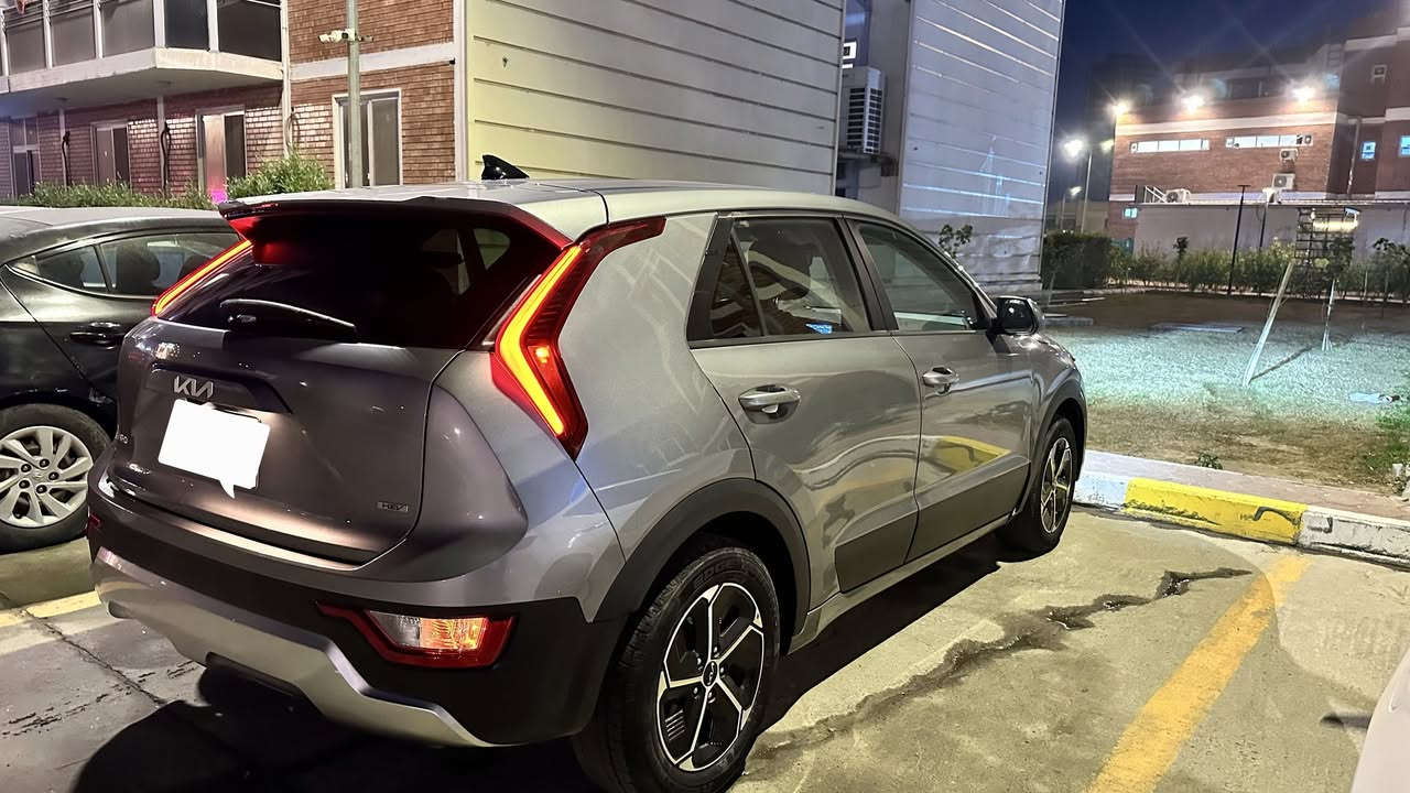 كيا نيرو هايبرد 2023
السيارة حلوة وواسعة كعدتها ومريحة 
اقتصادية جدا سواء سفر او داخلي 
التفويلة تطول عندي قريب الشهر 
ماشية 64.000 قابل للزيادة 
وارد امريكي حادثها جاملغ ايسر 
مبدل جاملغ ودعامية 
مكانها بغداد الكرخ  حي العدل  
ايرباك سليم 
السعر 143 بي مجال بسيط للشراي
للتواصل ***********
