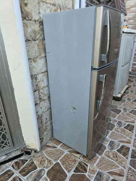 سلام عليكم ثلاجه شغاله فول تجميد حجم وسط السعر 100 مكاني بعقوبه دور الزراعه متواجد خاص وهاذ رقني ***********
