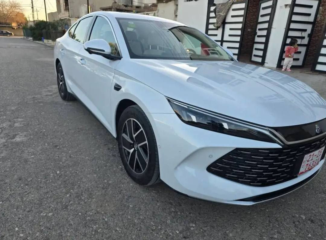 بۆ فرۆشتن: BYD Qin L 2025 - لوتکەی زیرەکی و سەلامەتی (١٣ کامێرا)
گرنگترین تایبەتمەندییەکان:

سیستەمی ١٣ کامێرا: بینینی ٣٦٠ پلەی تەواو، بینینی ژێر سەیارە (Transparent Body)، و سیستەمی تۆمارکردنی ڕووداوەکان.
سیستەمی راداری زۆر پێشکەوتوو

مۆدێل: ٢٠٢٥ (شێوەی نوێ) رەقەمکراوی هەولێر

ڕۆیشتوو: تەنها ٧٠٠٠ کم (زۆر پاک و بێ کێشە).

سیستەمی سووتەمەنی: هایبریدی PHEV (نەوەی پێنجەمی DM-i). ٨٠ کم تەنها بە شەحن دەڕوات و مەسرەفی بەنزینی لە سفر نزیکە.

ناوەوە: دیزاینی لۆکس و ڕەنگی سپی، لەگەڵ سەقف سلايد.

سەلامەتی: خاوەنی ڕاداری پێش و دوا، برێکی ئۆتۆماتیکی، و پاراستنی لایدان (L2 ADAS).

شاشە: شاشەی زیرەکی گەورە بە کوالێتی زۆر بەرز.

تێبینی: ئۆتۆمبێلەکە ٧٠٪ی ڕۆیشتنەکەی بە کارەبا بووە، واتە مەکینەکەی لەڕووی بەکارهێنانەوە وەک سفر وایە.

شوێن هەولێر
نرخ 178 $ مجال 
***********

نظام 13 كاميرا: رؤية محيطية 360 درجة، خاصية هيكل السيارة الشفاف (Transparent Body)، ونظام تسجيل الحوادث.

نظام رادار متطور جداً.

الموديل: 2025 (الشكل الجديد) - لوحات أربيل.

المسافة المقطوعة: 7,000 كم فقط (نظيفة جداً وبدون أي مشاكل).

نظام الوقود: هجين قابل للشحن (PHEV) بتقنية الجيل الخامس DM-i. تقطع 80 كم بالشحن الكهربائي فقط، واستهلاك البنزين شبه معدوم.
الموقع: أربيل

السعر: 17,800 دولار (مع مجال بسيط)

للتواصل: ***********
