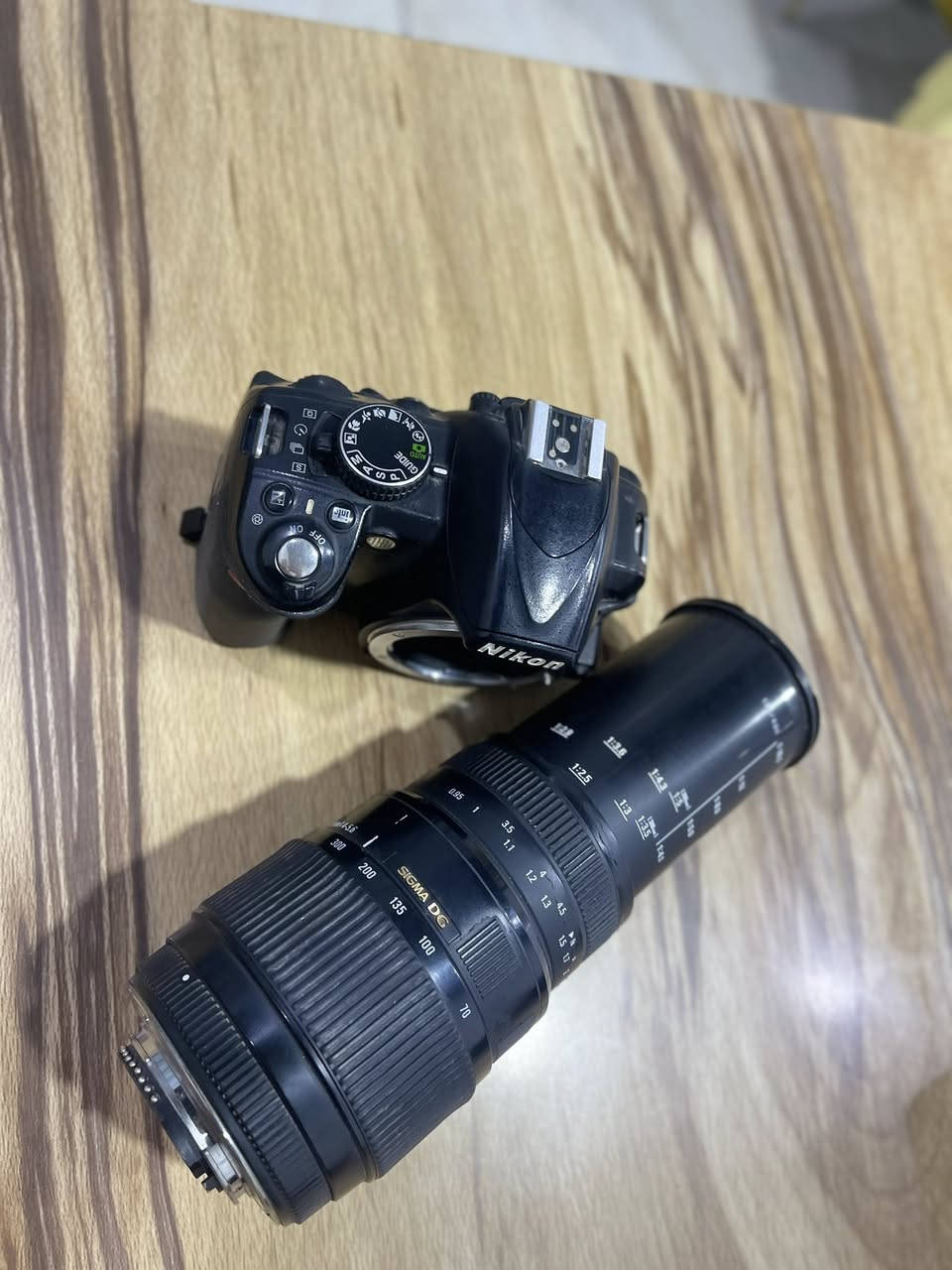 السلام عليكم كامرة نيكون ٣١٠٠ مع زوم ٧٠/٣٠٠  للاستفسار *********** او ادخل خاص
