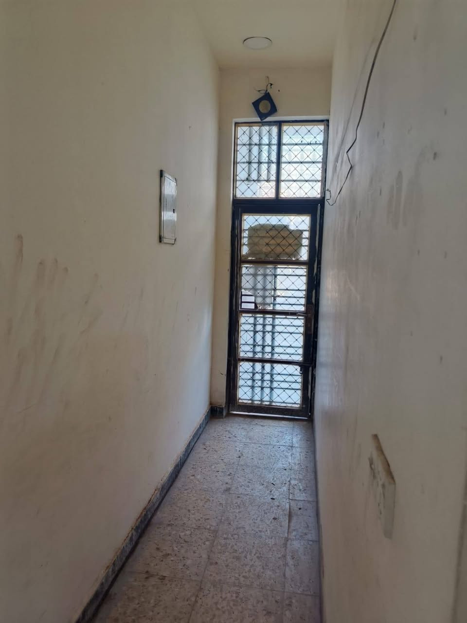 دار للبيع بغداد سكينه الزراعي شارع المكاتب ٢ /١١ مساحه ١٠٠ م ٥ *٢٠ طابق ١ سعر ٨٥ وبي مجال للاتصال *********** غير متواجد على النت يرجى الاتصال
