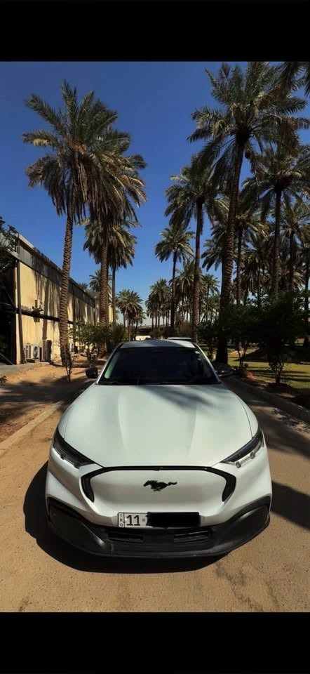 للبيع: فورد موستانج ماك-إي 2023 (Ford Mustang Mach-E)

* الموديل: 2023
* اللون الخارجي: أبيض
* كهربائية بالكامل (EV)
* نظام الدفع: خلفي (RWD)
* 
* عدد الأبواب: 5 أبواب
* عدد المقاعد: 5
* الممشى:46,000 كم
* شاشة وسطية كبيرة تعمل باللمس مع نظام SYNC 4A
* دعم Apple CarPlay وAndroid Auto
* كاميرا خلفية وحساسات
* مثبت سرعة
* دخول وتشغيل بدون مفتاح
* فرامل إلكترونية مع Auto Hold
* نظام استرجاع طاقة الكبح (Regenerative Braking)
* عدة أوضاع قيادة
* شحن AC وDC (الشحن السريع)
       تمشي بالشحنة 400 كيلو

مكان بغداد ***********
