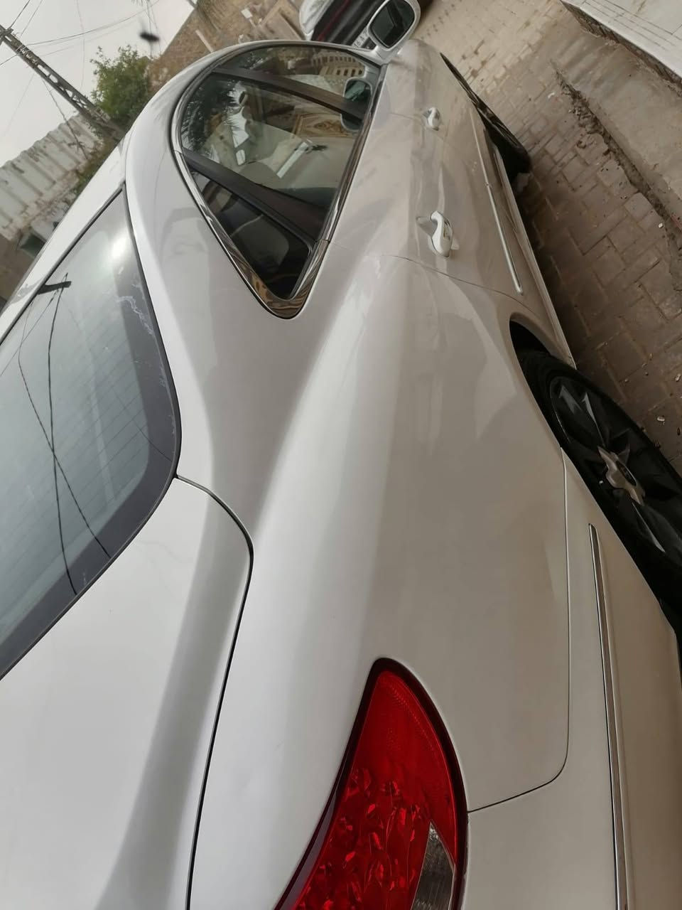 السلام عليكم ازيرة مديل ٢٠٠٩ رقم أربيل بسم كردي سيارة جديدة جدا علة وضع الشركة كفالة من اي شي لابارد ولا صبغ ولاتبديل  وجاهزة علة اخر حباية  وبيها منضومة غاز   رايدها ١٠٣ وبيها مجال بسيط الشراي يتصل *********** المكان ديوانية
