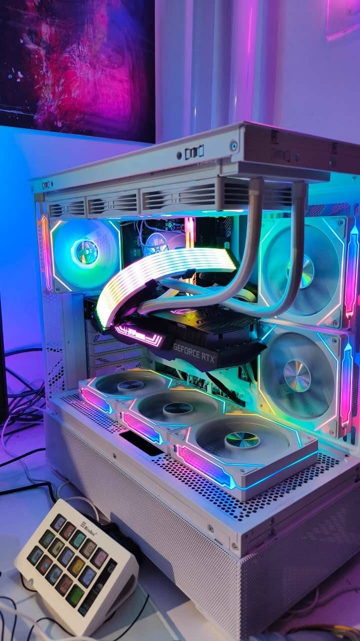 سلام عليكم للبيع Pc اخت الجديدة مضلومة بالتصوير
مواصفات الكيس 
‏CPU R5 5500GT
‏
‏MB A520 ASUS
‏
‏RAM 32G RGB 3600 Crossiser Pro 
‏
‏GPU RTX3070 TI 3VAN RGB نسخة زوتاك
‏
‏HDD 1T
 M.2 256
‏
‏POWER  NZXT C 650 gold توني ماخذته ب125 والوصل موجود
‏  
‏Thermalright Aqua Elite 360 V6 Liquid مبرد مائي 3 فان

 ‏SAMA V40 CASES 6 FAN
وياها ستاند كارت الشاشة ليد RGP مثل ماموضح بالصور
قيموها بما يرضي الله 🙏🩶 متواجد فيس واتساب 
***********
‏
