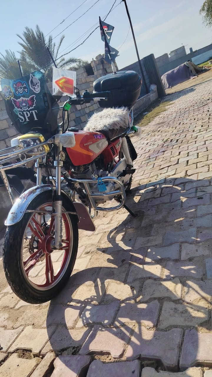 سلام عليكم  دراجه سيفان خمسه گير بصمه  للبيع عارضها ب 500  مكاني ابو غريب الاتصال علا هذا الرقم ***********
