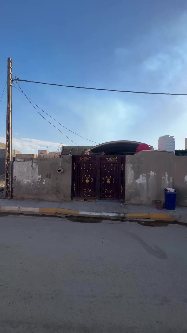 بسم الله الرحمن الرحيم 
مشتمل طابو صرف حي الكرار 
خدمات تبليط مجاري مي كهرباء 
البيت بناء بلوك وسقف كعاده 
غرفتين نوم وصاله واستقبال 
سعر مناسب جداً للبيع 

#علي_الغراني_للعقار
وسام فيصل 
***********
***********
علي ثائر
‭0780 718 7123‬
‭0771 201 0975‬
شارع السايدين الجديد 
مقابل ملعب جمال زليزل
