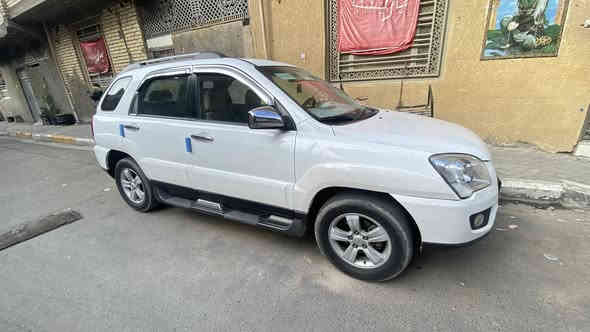 سلام عليكم  كيا سبورتج 2010خليجي السياره فول فتحه ماشيه 85الف سيارة نضيفه البكان بغداد السعر 130 وبي مجال 
الهاتف ***********
