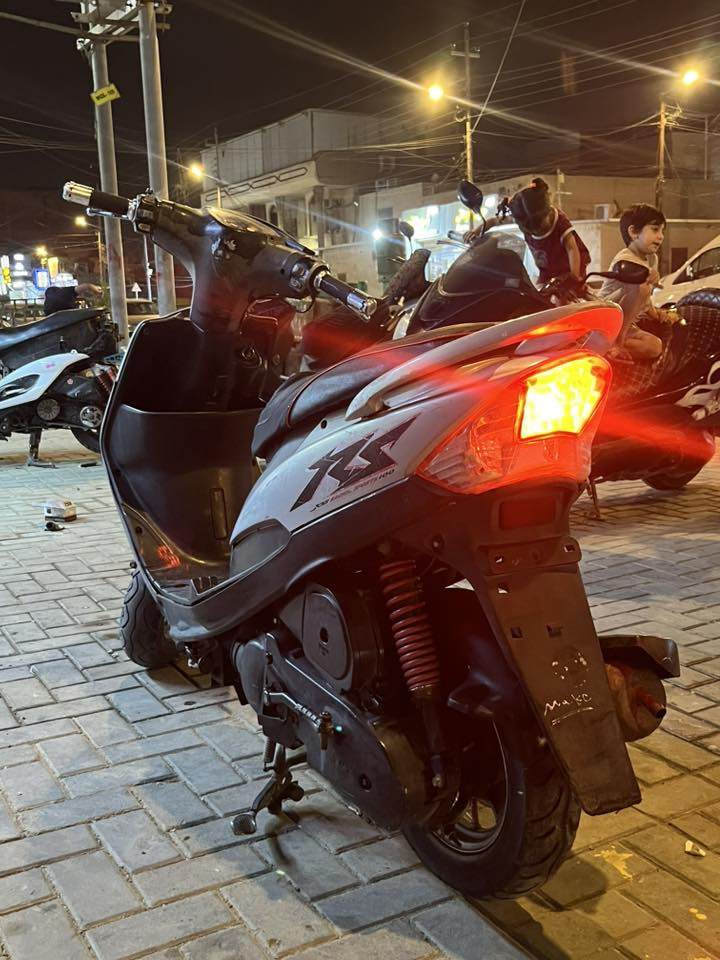 ماكس عدله للبيع كفاله عامه دراجه مامفتوح بيها برغي شرط الفحص دراجة كلها ختم واحد من طول للطول نكره سلف وهندر تايرات جدد كلها جاهزه اشاير سكنات لايت عالي ناصي هورن كله شغال السعر ٧٠٠ وبيها مجال مكاني  المعقل وهذا رقمي ***********
