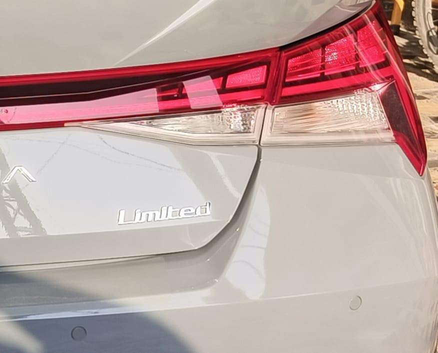 السلام عليكم 
النترا 2023 Limited اسمنتي معوقين وكالة عامة 
فول للاخير 
فتحة 
مكينة 2.0
لد دشبول متغير 64 لون 
شاشة متصل 
منظومة غاز جديدة 
حادثها فقط بنيد مبدل اصلي شواصي لغود كفالة الدواخل شرط الفحص 
سعرها 155$ مكاني بصرة وبيها مجال بسيط 
كفالة من البارد والطخات كشرها يخبل 
***********
