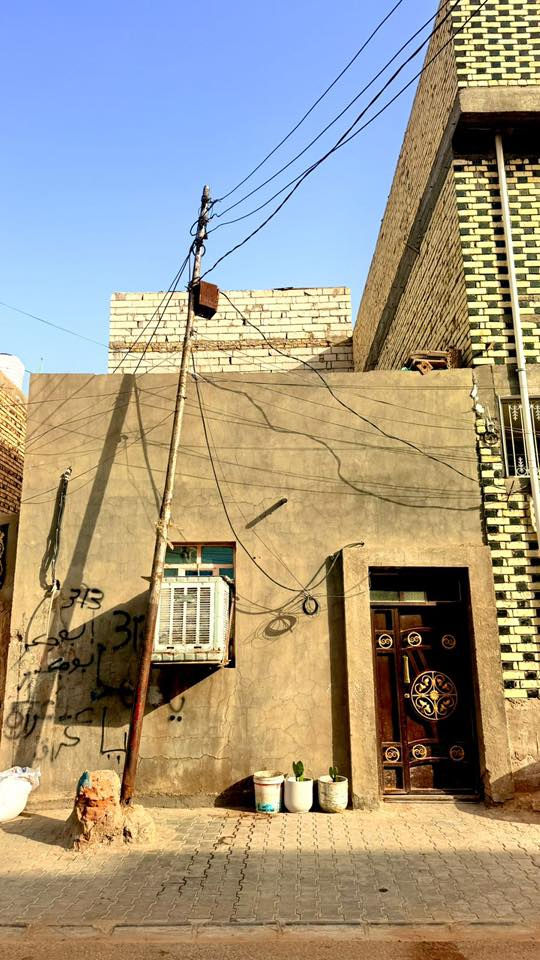 للبيع عقار في النجف الاشرف الجديده الثالثه موقع مميز للاستثمار او السكن يبعد عن الامام علي (ع) 1كيلو فقط و4 بيوت فقط عن سوق حنون يصلح كمحل تجاري او مكتب او بيت للسكن المساحه 51 متر واجهتهُ ب5 امتار ونصف يحتوي ع 2 غرف وصاله يتكون من طابق واحد للاستفسار عن باقي التفاصيل مراسلة واتساب ***********
