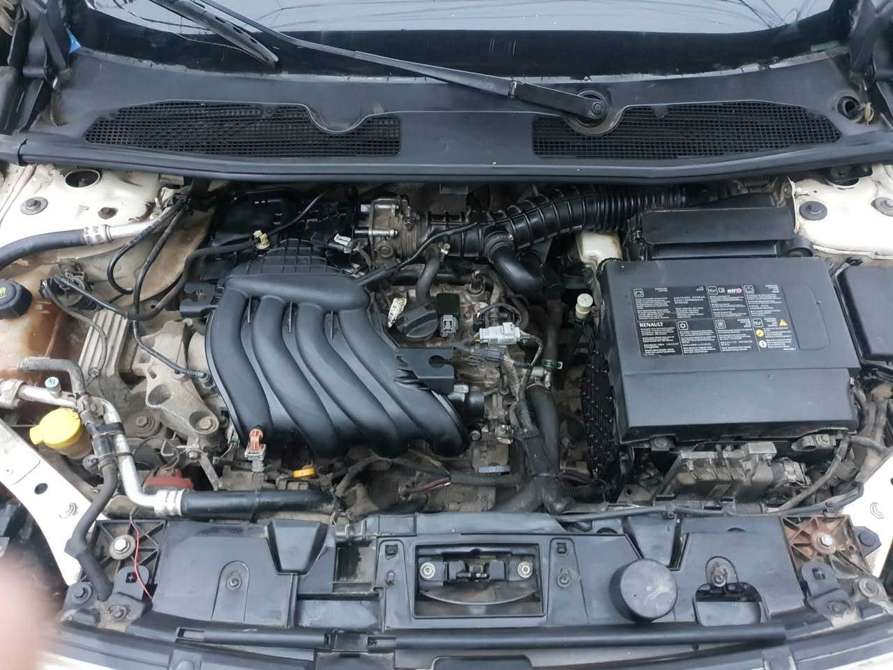 سلام عليكم للبيع رينو فلونس ٢٠١٦ شركه ٨ نوزل محرك ١٦٠٠ بيها نواقص بسيطه تنزل من السعر كير محرك نظيف تدفئه تبريد شغال السعر ٧٣ بيها مجال قليل 
الاستفسار ***********
