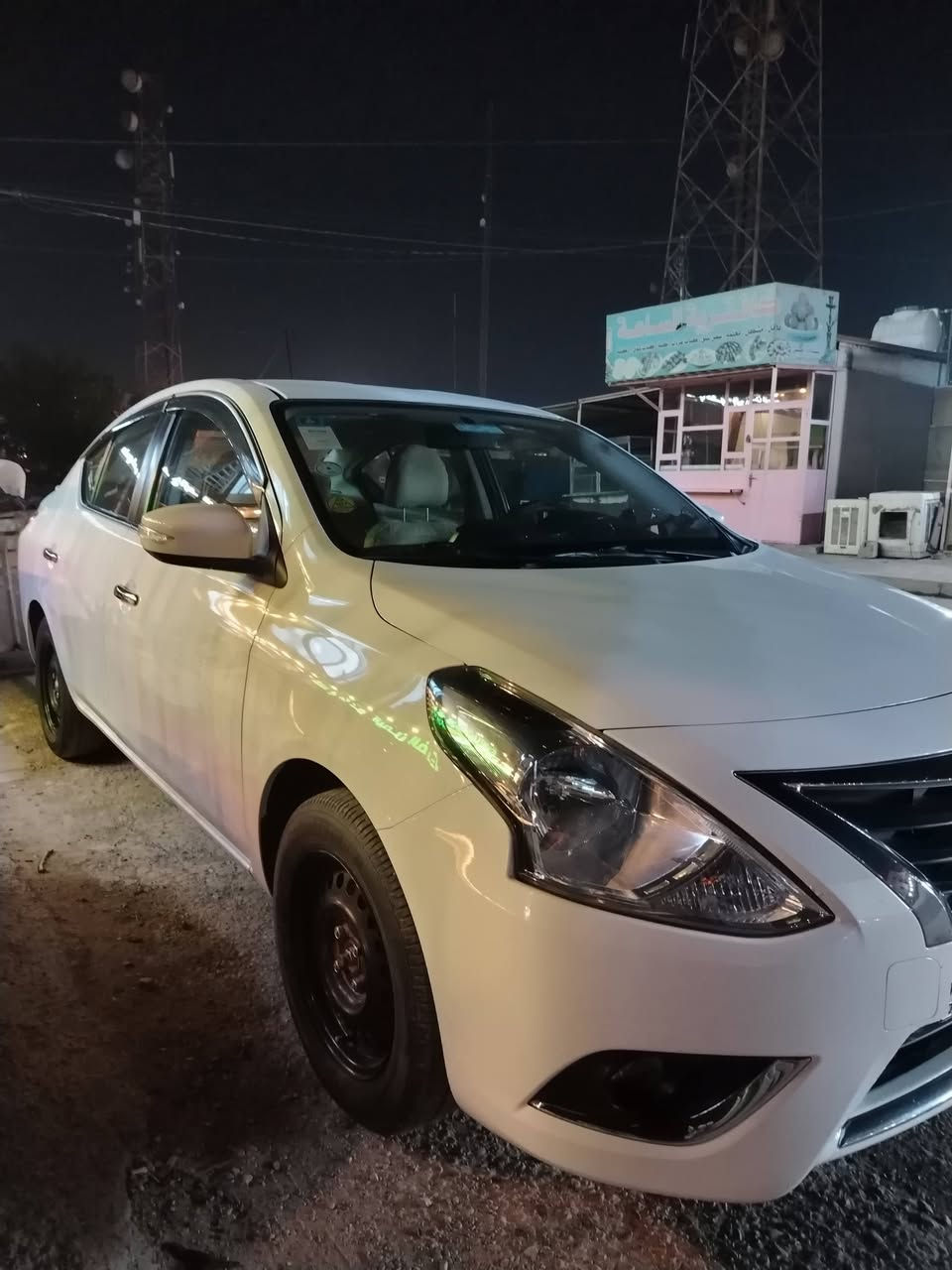 السلام عليكم
للبيع نيسان سني
مديل 2024
رقم بغداد الجديد سنويه باسمي 
فول مواصفات
شاشة بلاديه وكامره
تبريد خلفي
اربعه جام كهرباء
حساس خلفي 
ماشية 70 الف
مكفوله من كلشي
فقط بارد بصيط جاملغ خلف السايق
سعره 120 وبيه مجال بصيط
رقمي ***********
