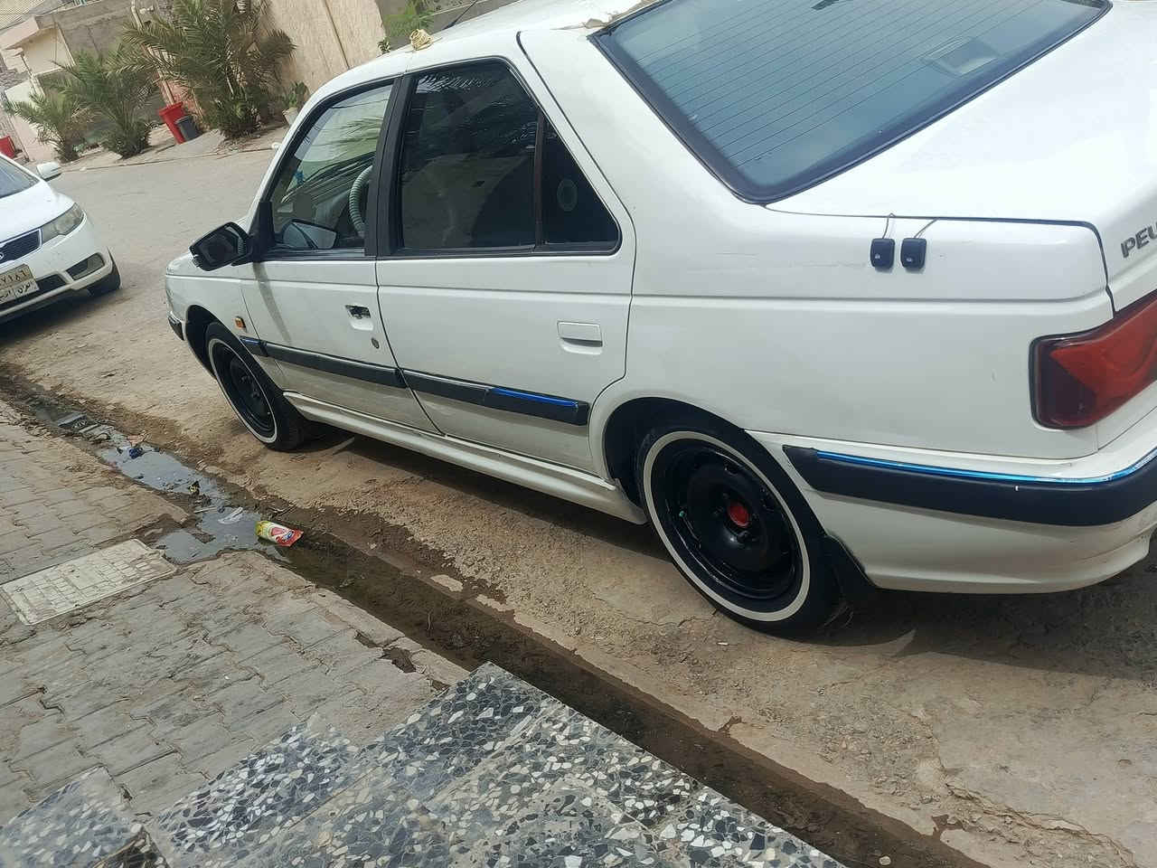 بيجو بارص 2015 رقم نجف  تبريد شغال مكينه بيه خيط بخار    السعر ٤٦ورقه وبيه مجال قليل تفصح وتشوف ابيع اسويج حداديه اماميه جديد راعيه يريد مداور مباشرتن راعيه بلكوفه ***********
