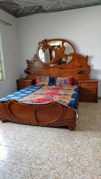 غرفة نوم عراقي • خشب ثقيل • نضافة