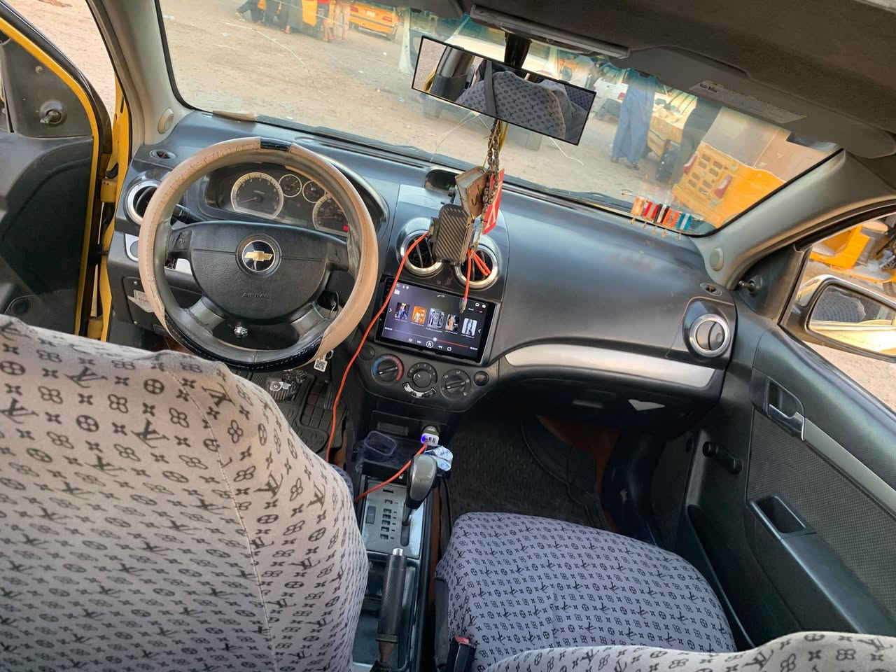 سلام عليكم افيو موديل 9 
كلشي ما بيها بس من تشغل تبريد صوت قايش مال تبريد سعرها 40 وبيها مجال حياكم لله ***********
