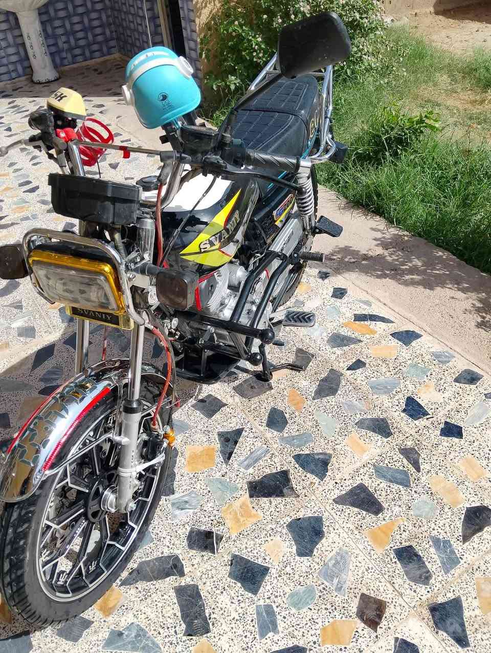 سلام عليكم دراجه للبيع موديل ٢٠٢٥ وراق كمله محرك ٢٠٠cمكان بغداد قرب بسمايه سعر ٨٠٠ بيه مجال وتساب ***********
