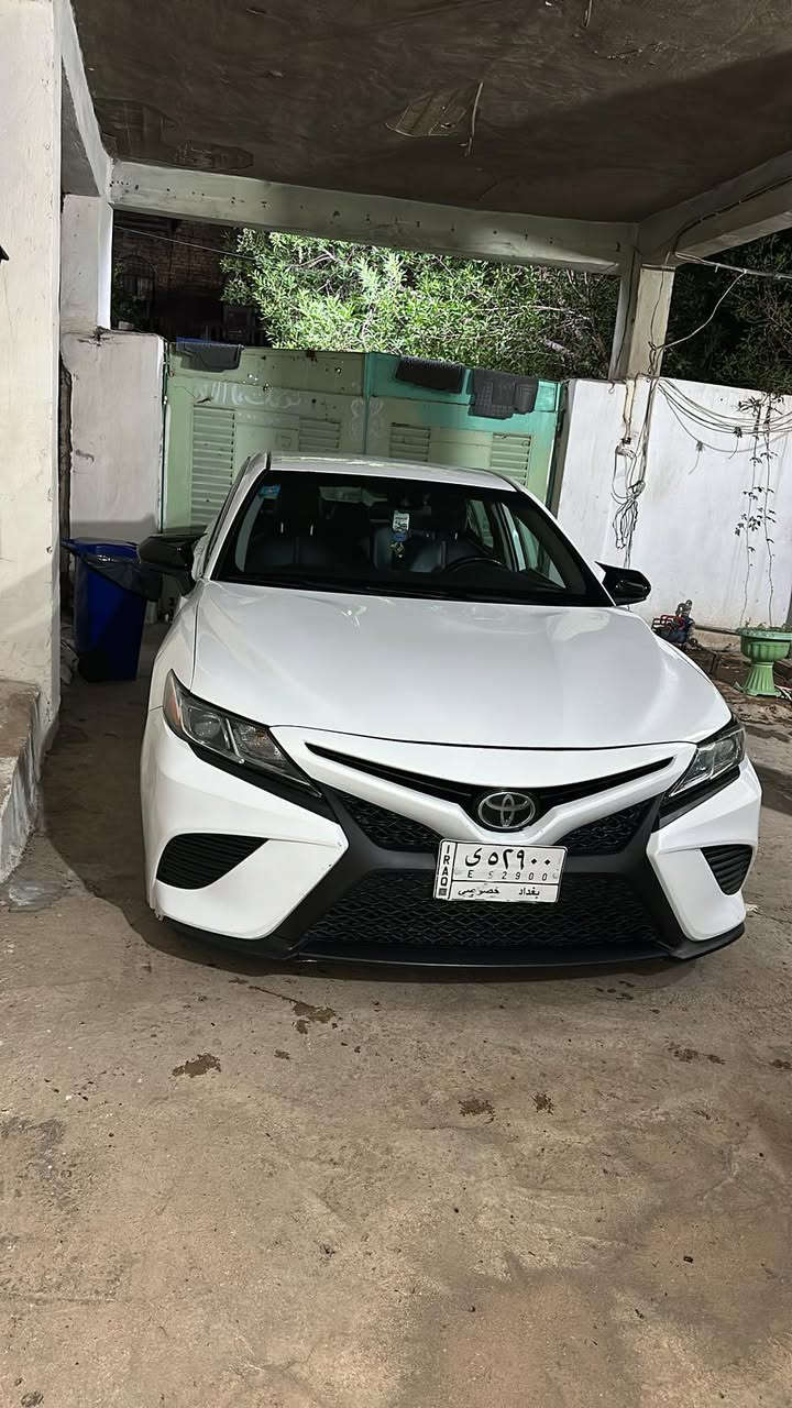للبيع كامري 2019  لون ابيض  المواصفات se السياره كلين  بدون صبغ  رقم الهاتف ***********
