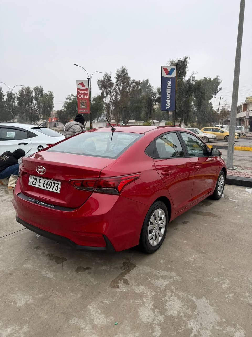 اكسنت 2019
اكسنت 2019 امريكي 
ضررها بابين وداير خلفي 
بدون ايرباك وبدون دواخل 
ماشية 80 سيارة جديدة وميعوزها مصرف 
السعر 120 وبيها مجال شي قليل 
السيارة باسمي شرط التحويل 
***********
