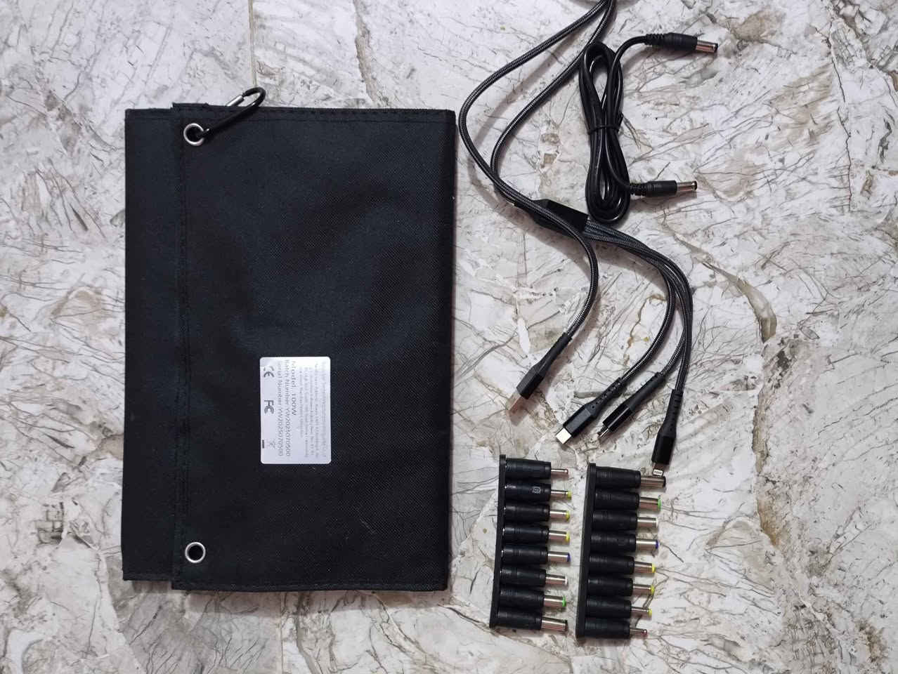 شاحن طاقه الشمسيه يشحن الاجهزه الكترونيه مثلن الابتوب والروتر والتليفون وكثير الاستخدامات وبطاقه شحن 100 واط للاستفسار اكثر اتصل على الرقم *********** عمارة, ميسان
