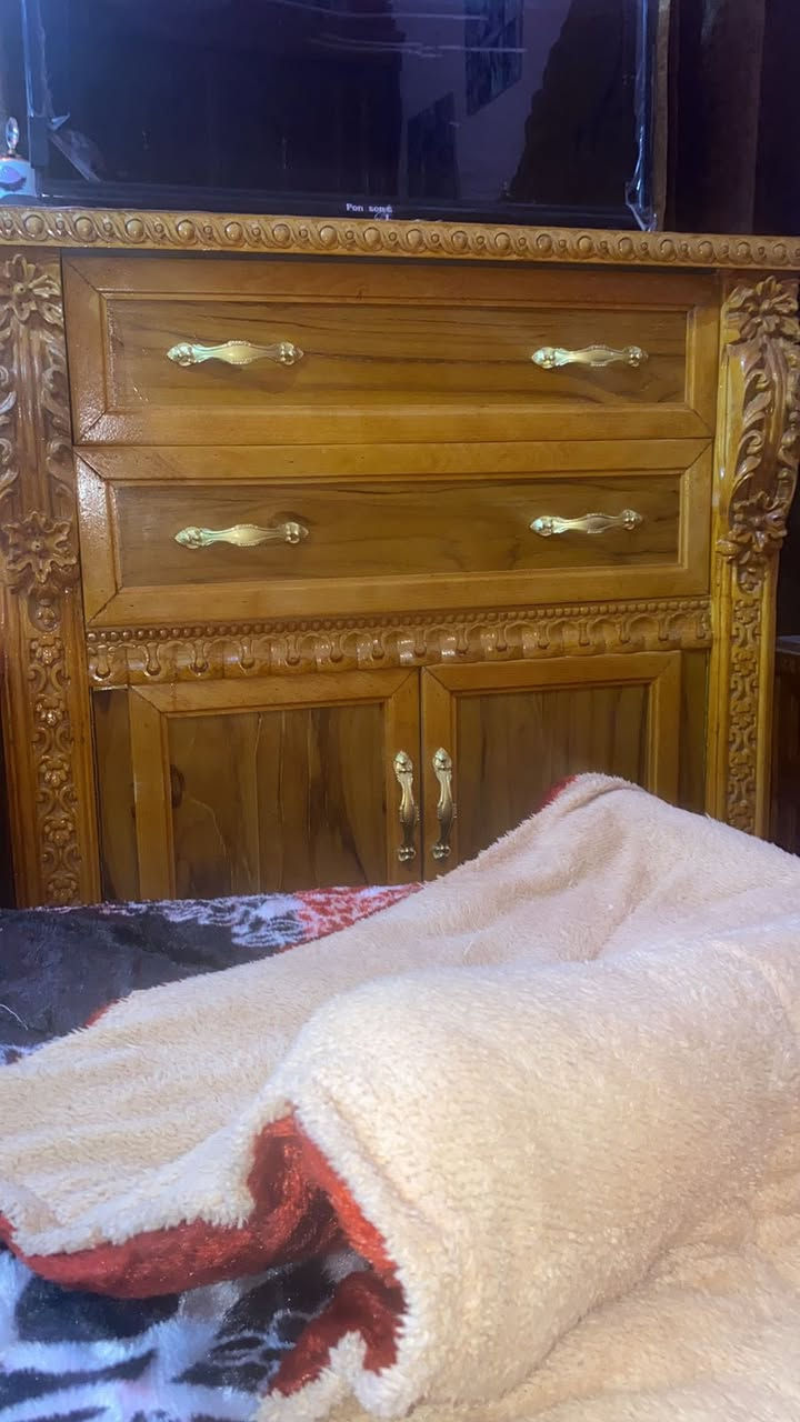 سلام عليكم غرف نوم مستعمله شي قليل خشب صاج 
مكان بغداد مشتل الأستفسار ***********
