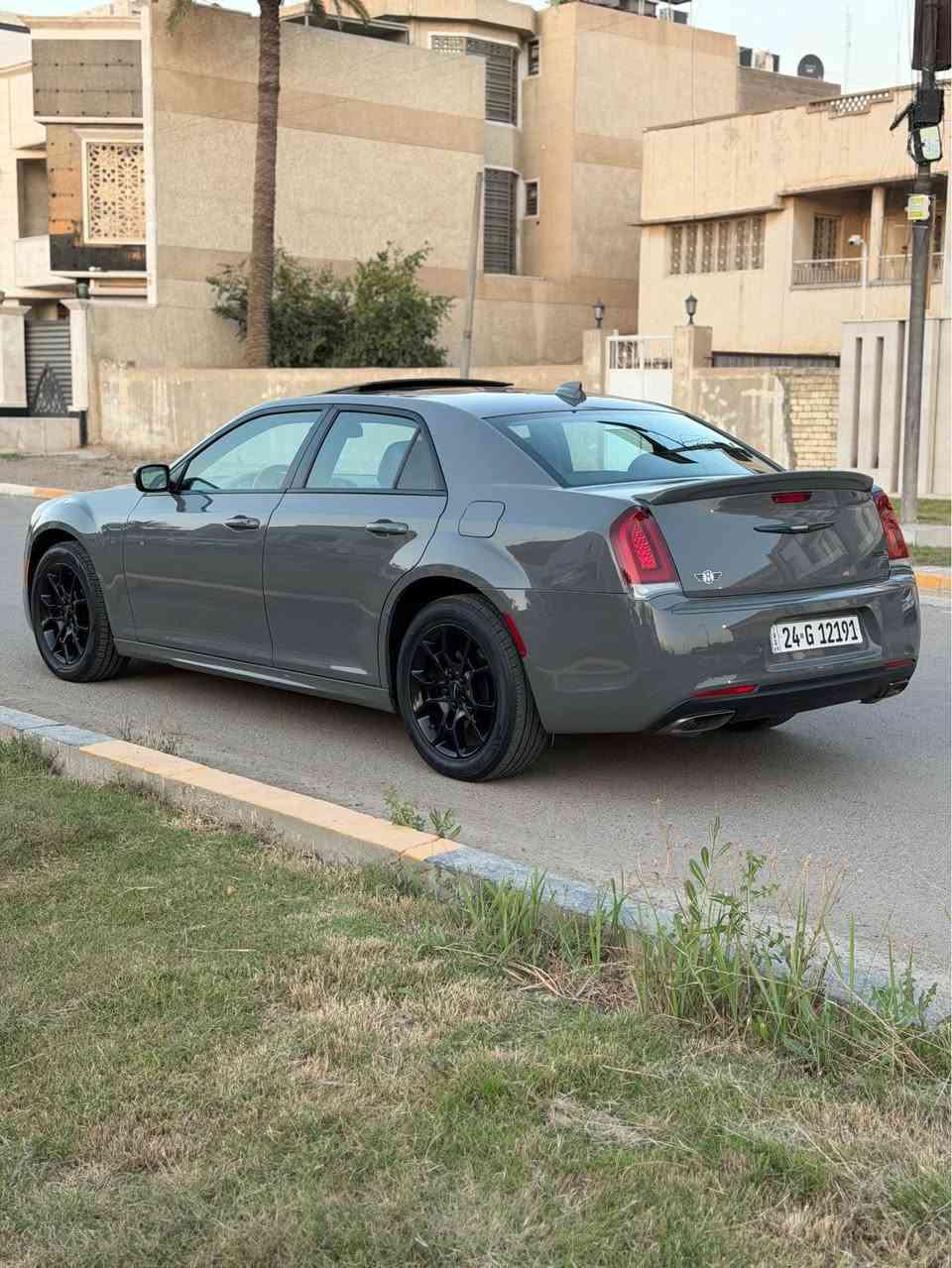 ‏‎السلام عليكم
 كرايسلر اوباما (S)موديل 2019
 كلين تايتل هنا بالعراق انصبغ نص بنيد
 رقم دهوك الجديد تحويل
فول مواصفات 1/1
 بانوراما كشنات جلد
محرك 6 سلندر 3600
فور ويل 
كشنات كهرباء  
كشنات هيتر 
شاشة كاربلي 
تشغيل عن بعد
مكينه وكير كفاله
 ماشيه 98 ميل كلش جديدة
‏‎مكاني بغداد جميلة شارع خيرالله 
‏***********
السعر 218 ورقة بغداد, العراق
