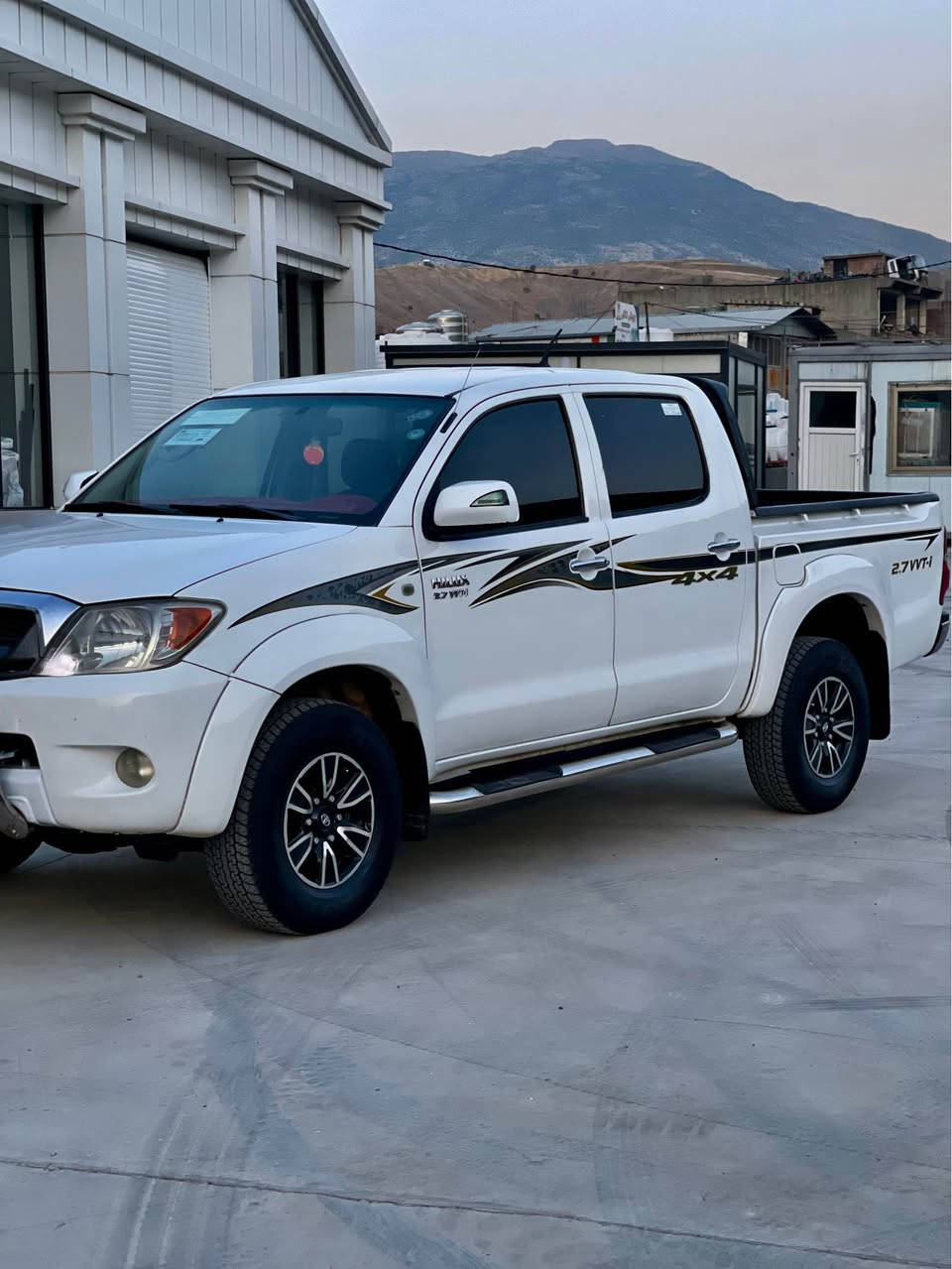 Toyota Hilux 2007
دەبل ئەکسل 
مەنەفێست ئەسلی
هەزە و پاکانە و خرامەی بە شەرت
گێر و مەکینەی بە شەرت
دەبل گێر و گێری قورسی بە شەرتە
بۆیاخ نیو پارچە لەگەل دوو سێ ساردی
نرخ ١٣٥ مەجالەکی کەم
ژمارە مۆبایل ***********
تکایە موشتەری تێل بکە جوابی نامە نادرێتەوە أربيل, العراق
