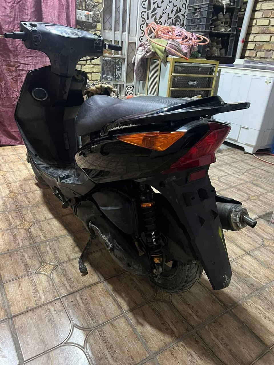 سلام عليكم دراجه ثعلب مزوده نواعم مكينه بلاديه ما مفتوحه شلعه ومعدل
مال رمبه صارله أربع أيام 
مكاني بغداد الحسينية الراشديه
***********
