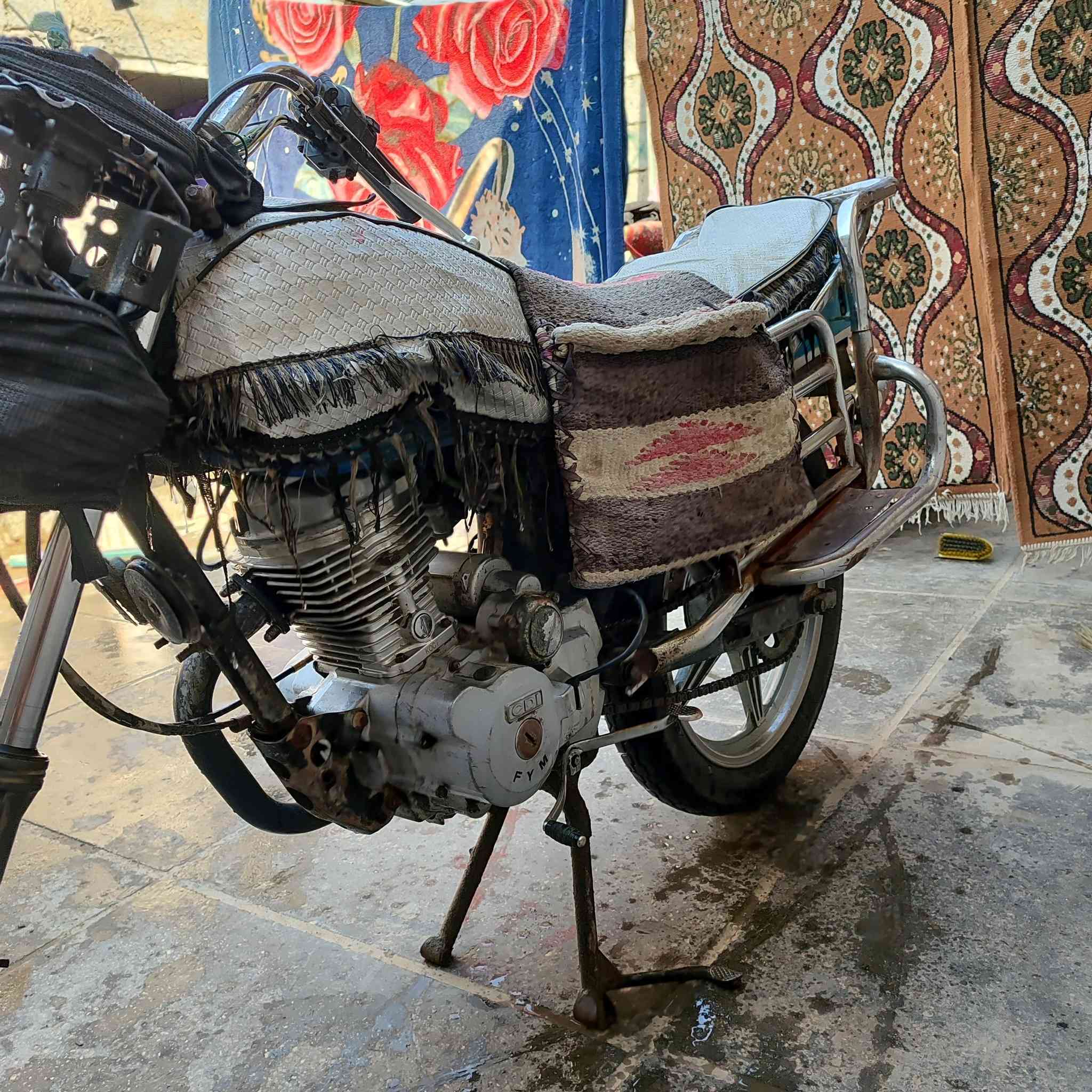 السعر 120قفل فيوم اوراق اصولي مكينة شغاله ما بي شي شاصي مكفول. (كهربائيات ما بيهه) (ويل خلفي كايم بولبرن)رحت للمصلح تبديل ويل  (ما تمشي يكض الويل) السعر 120وبيه مجال حك الجية فقط الشراي يراسل خاص او يتصل ***********
