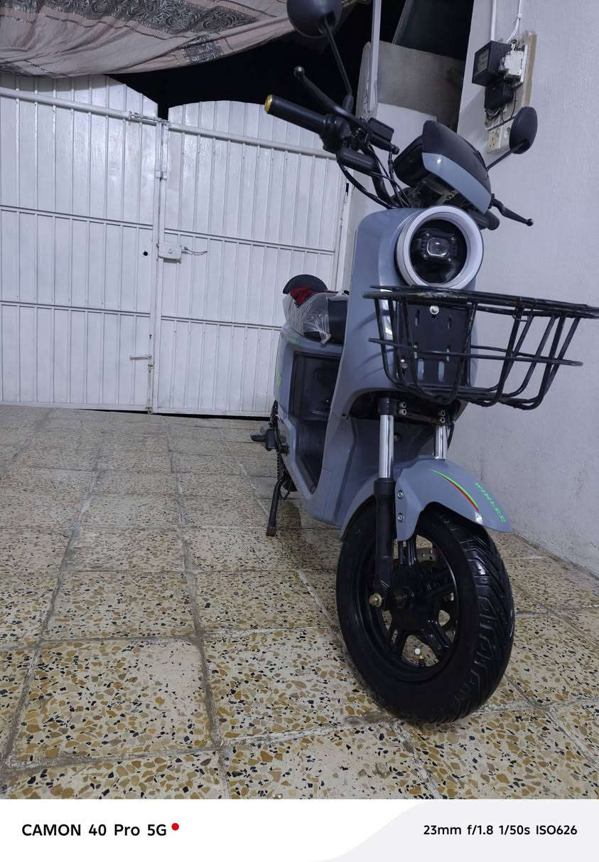 السلام عليكم
للبيع دراجة شحن R9  دراجة نظيفةجدا
المواصفات:-
1-سرعة 109 
 2-نظام الرجوع إلى الخلف(R)
3-لايت زنون مع سكن لد متغير او ثابت
4-نظام بلوتوث
5-جك كشن
 6-دسك بريك شحط
7- ويل رياضي 
8-ملف 2000Wحقيقي
 9-دبل رياضي غاز
10- سويج2
11-تايرات جبلية مع نظام تزحلق
12- اي عطل بلدراجة يظهر على شاشة الدراجة
13-لا تتأثر بلمطر او الماء القوي 
العنوان موصل ايسر حي سومر 
للإستفسار الاتصال على الرقم  ***********
بطاريات مال شركه جديدات 2026
