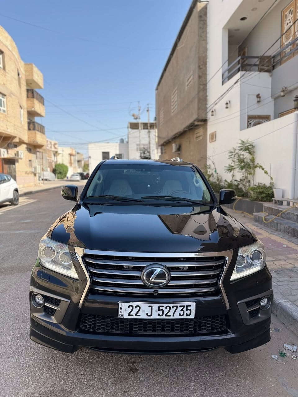 سلام عليكم
للبيع لكزز LX570 2014 سبورت 
مكفوله من صبغ وضربه وتبديل 
السياره نظيفه جدا ماشيه 189 الف كيلو
بيها بارد 3 مكانات 
مواصفاتها معروفه فول جگات خمس كامرات
رقم اربيل جديد وكاله او تحويل 
السعر 380 مجال بسيط للشراي
***********
