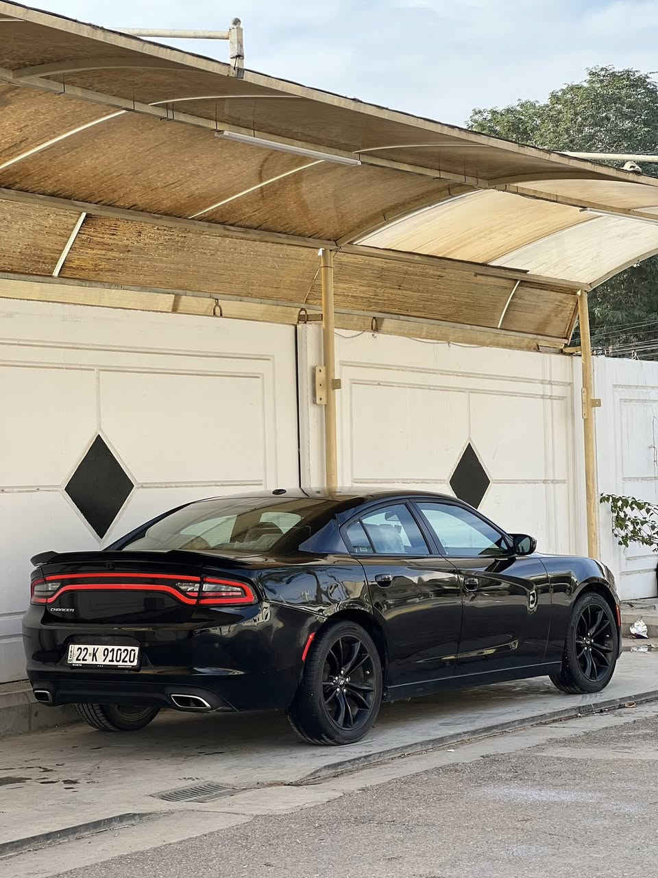 يالله 
سعر 233
سلام عليكم للبيع جارجر 22 sxt 
بدون ايرباك رقم اربيل بسمي شخصي 
سيارة حادثها فقط جاملغ خلفي 
سيارة نضيفة كلش وجديدة 
سعرها 233 وبيها مجال ***********
