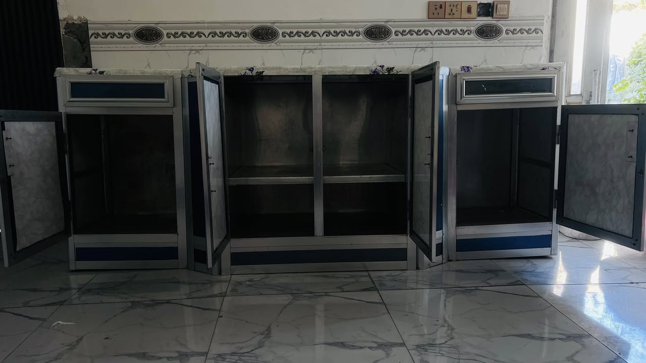 كاونتر مستخدم للبيع  كلش نظيف 
3 قطع 
الارضي والملحق 2 متر 
السنگ متر ونص
السعر 200
مكان النجف شارع المطار 
***********
