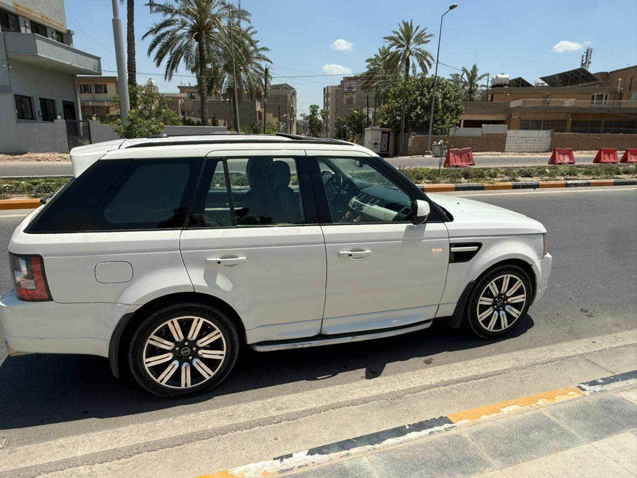 رانج مديل 2010 فول مواصفات١/١ مكينة وكير كفالة من الفتح تبريد 🥶ثلاجة قطعتين السيارة جاهزة من صدر وتخم تاير وتخم ويل مع الدسكات جديد دواخل وضعية الشركة بيهة صبغ قطعتين فقط صبغ مكفولة من المعجون والتبديل داخل لونة مميز زيتوني وبيجي رقم بغداد دولي باسمي هزة جديد سنوية لل 2030 السيارة جاهزة ع اخر حبة  السعر ١١٨ وبيهة مجال مكاني بغداد شهداء البياع *********** بغداد, العراق
