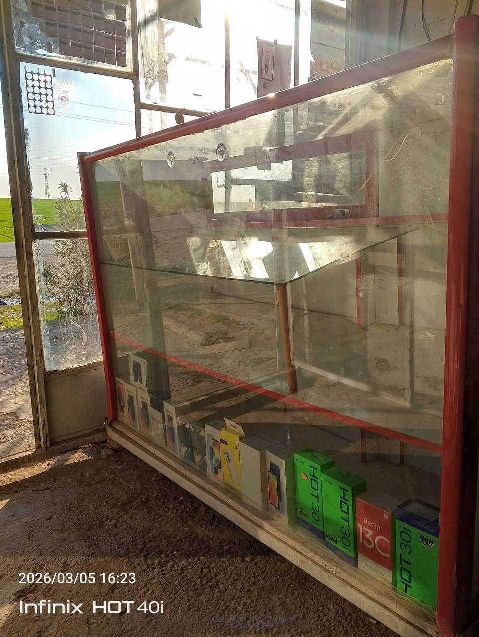 عندي محل مال موبايلات اللبيع السعر 300 بس الميوزه فقط بيها مجال للطبين واتساب موجود ***********
