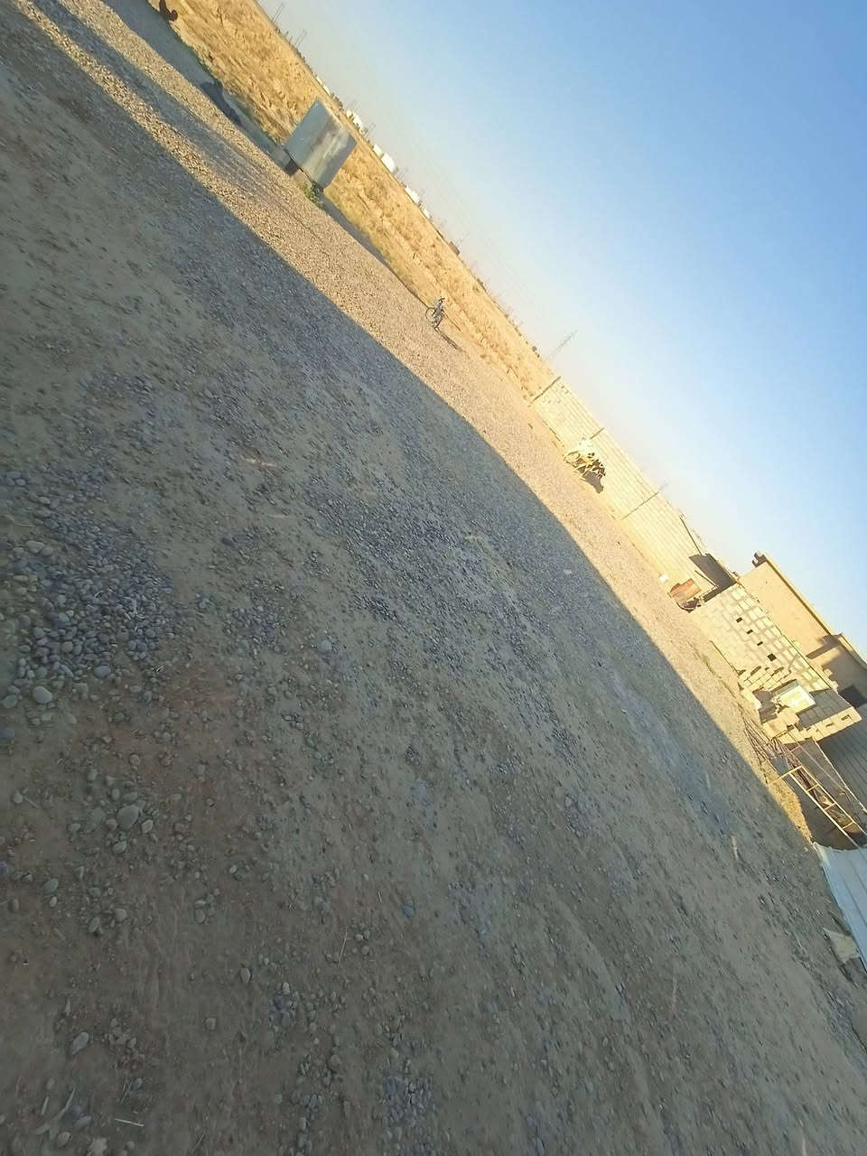 سلام وعليكم بيت للبيع بلحويج السعر مناسب جدأ السعر25 للاتصال ***********
