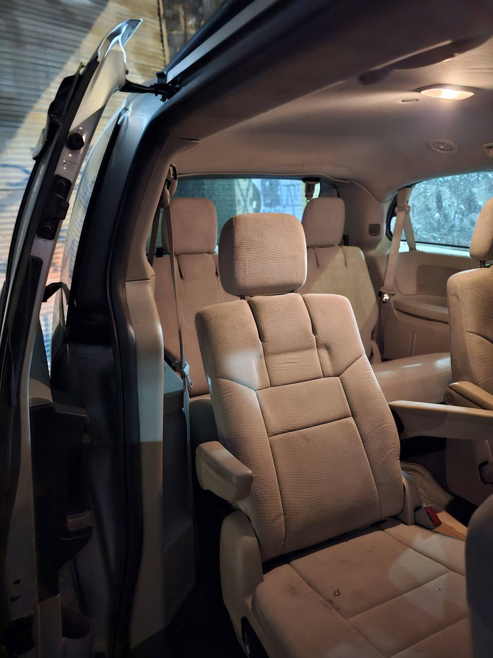 سلام عليكم 
للبيع دوج كرفان vip أدوات متؤمه 
موديل 2016 
3قطع تبريد 
كشنات سياحي vip
 داخل خليجي بيجي  
محرك وكير وحداديه وتبريد  كله جاهز وجديد كلش
 ولا كلوب مشتغل بالعينه
السياره جديده 
كص قماره
سياره جاهزه 
 ب54 وبيه مجال بسيط  
مكان الكوفه 
 أرقام وسنويه وكاله وهزه كامله 
***********
