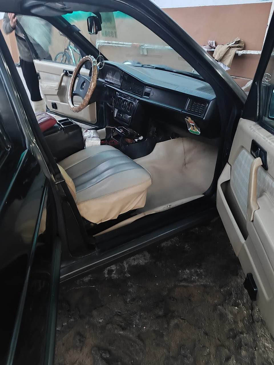 مارسيدس طياريين حجم E190
موديل 1990
محرك ونجي 2000
كير اوتوماتيك 
تبريد وتدفئة شغال 
تايرات نظيفة
بطارية جديدة 
صبغ جمالية 
رقم جديد 
كهربائيات شغالة
تواصل عل الرقم: *********** 
سعر ٥٧ ورقه وبي مجال بسيط 
ا موصل, نينوى
