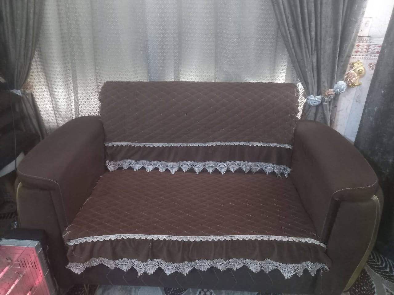 السلام عليكم  تخم قنفات الجوزي عشر مقاعد نظيف نظافه 90%             والثاني ثمان مقعد  للبيع بسعر مناسب.  *********** العنوان بغداد
