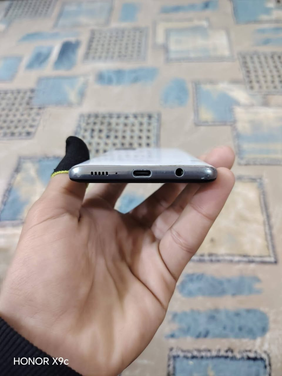 السلام عليكم جهاز اي 51 جهاز نظيف شاشه اصليه فقط مبدل الجهاز ما مبين عليه اي مبدل جال شاشه اصليه اخذتها ذاكره 128 رام 6 تصوير بي يخبل الجهاز سعره 100 وبي مجال مكاني بغداد ابو غريب رقمي ***********
