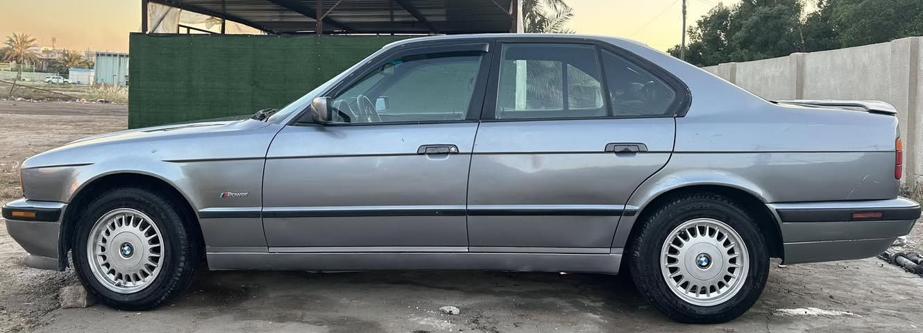 السلام عليكم 
للبيع او مراوس  كاسح 
حجم 525  مكينه 28 كير عادي
تخم تاير اندنوسي 
تبريد شغال 
صدر  خير من الله 
رقم بغداد. باسمي السياره 
سعر 58  و بيها مجال 
رقم الهاتف *********** عنوان بغداد حي العدل
