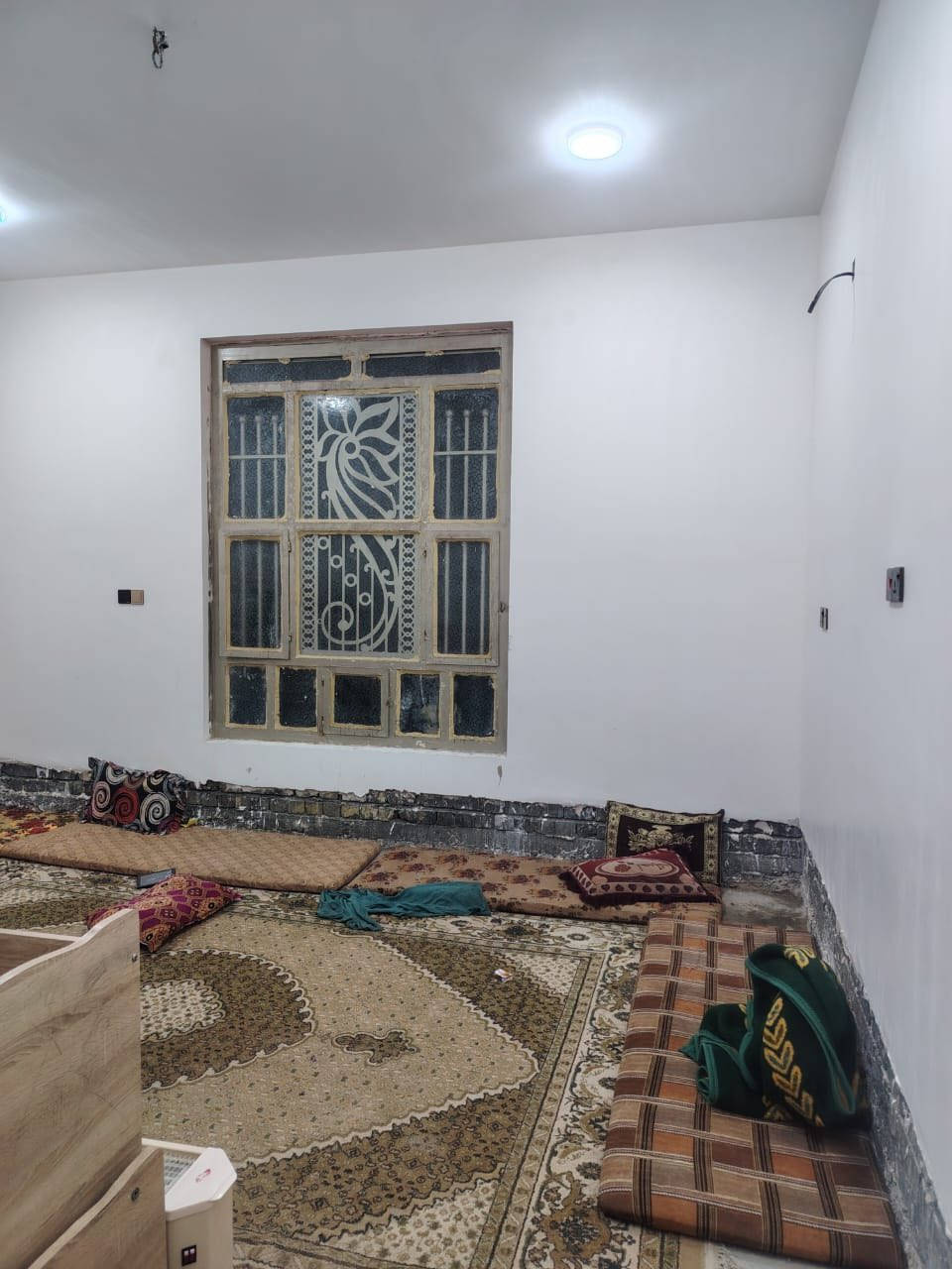 بيت للبيع مساحه ٣٠٠ غرفتين 
صاله استقبال مطبخ 
صحيات كامل خدمات ماء كهرباء تبليط الشهابي 
قرب مدرسه ذات النطاقين البيت 
طابوك ركن شارع ١٢ 
والفرعي ١٢ طابو زراعي 
***********
***********
