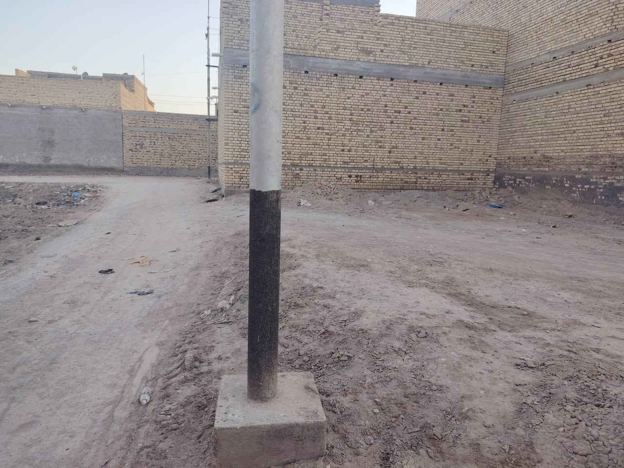 قطعة زراعي للبيع 125م .. 10+12.5م...الموقع الشموع ثالث قطعة عن شارع 30  القطعة مدفونة ومحدوله وتتوفر خدمات ماء كهرباء مجاري  .....لاستفسار ***********اتصال +واتساب نستقبل جميع العروض في مكتبنا الكائن في حي الجوادين قرب مدرسة شريف الرضي
