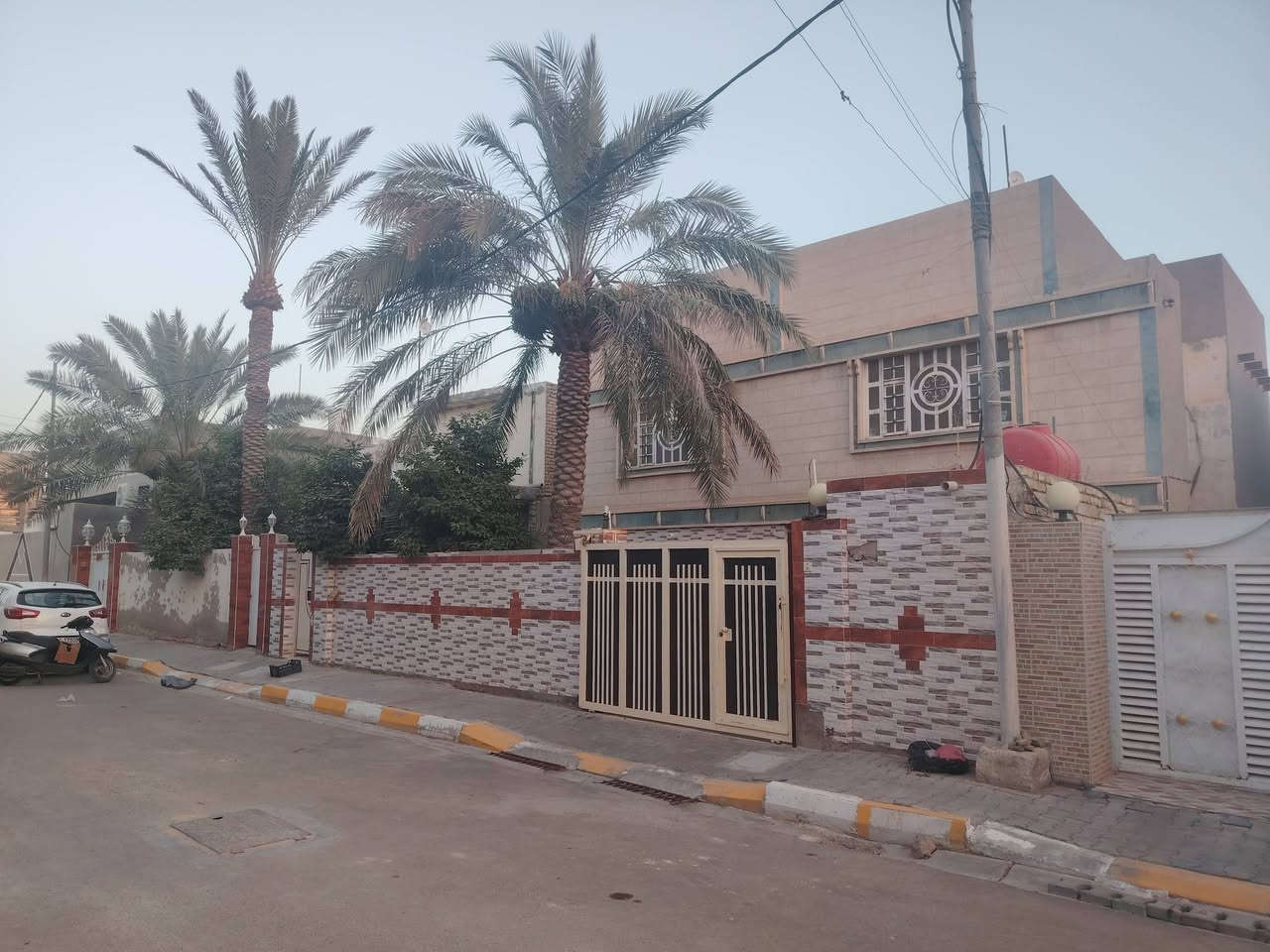السلام عليكم
دار للبيع للبيع مساحه ٢٦٠ متر حي الوحده الاولى قرب مدرسة مالك ابن نويره شارع أسواق محمد البدري اول شارع ع اليمين الشارع مقابل باب متنزه الغرف
البناء
استقبال
 هول
هول داخلي
مطبخ
٥ غرف نوم
مجمعين صحيا
مجمع صحي خارجي
الاستفسار الاتصال على الرقم
 ***********
@إشارة
