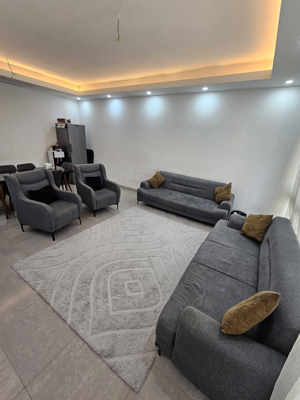 للبيع طقم قنفات 8 اشخاص +طقم طاولة طعام 6 اشخاص مستعمل بسعر مناسب البيع لدواعي السفر موجودات في بغداد الكرخ للاستفسار واتساب ***********
