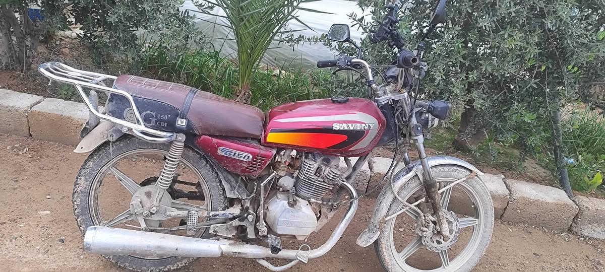 السلام عليكم دراجه للبيع نضيفه كلشي مابيه كهربايات شغاله سلف شغال تايرات نضيفه محركه جديد مامغسوله ع وصخه اب 300وبيه مجال لشراي مكان تكريت ***********
