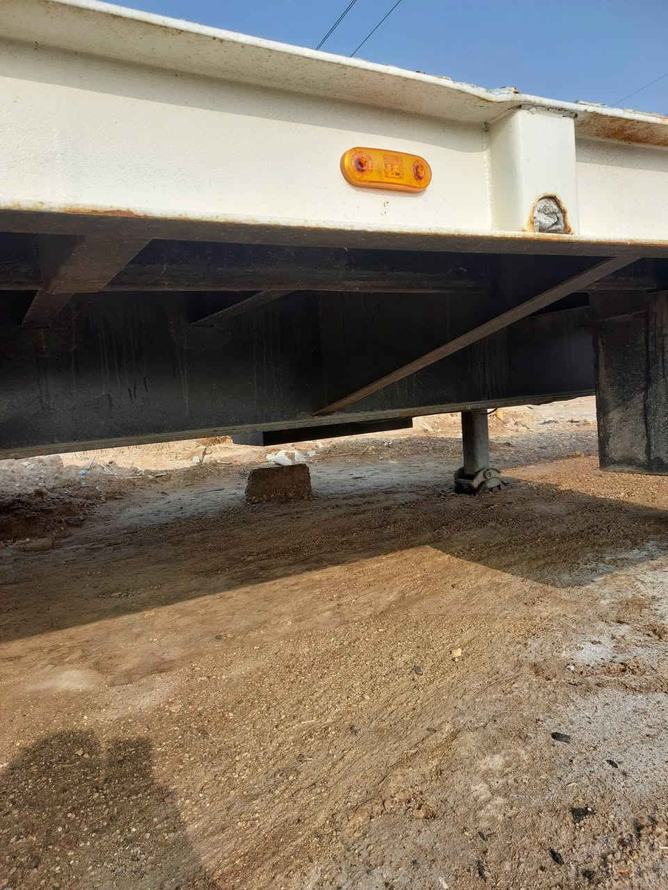 السلام عليكم لودر بلادية للبيع جوبلس تاير 17 العرض 3و20 الطول 10 دناكير ألماني مكفولة مكنها واسط العزيزية تخم تاير جاهزة للعمل ***********
