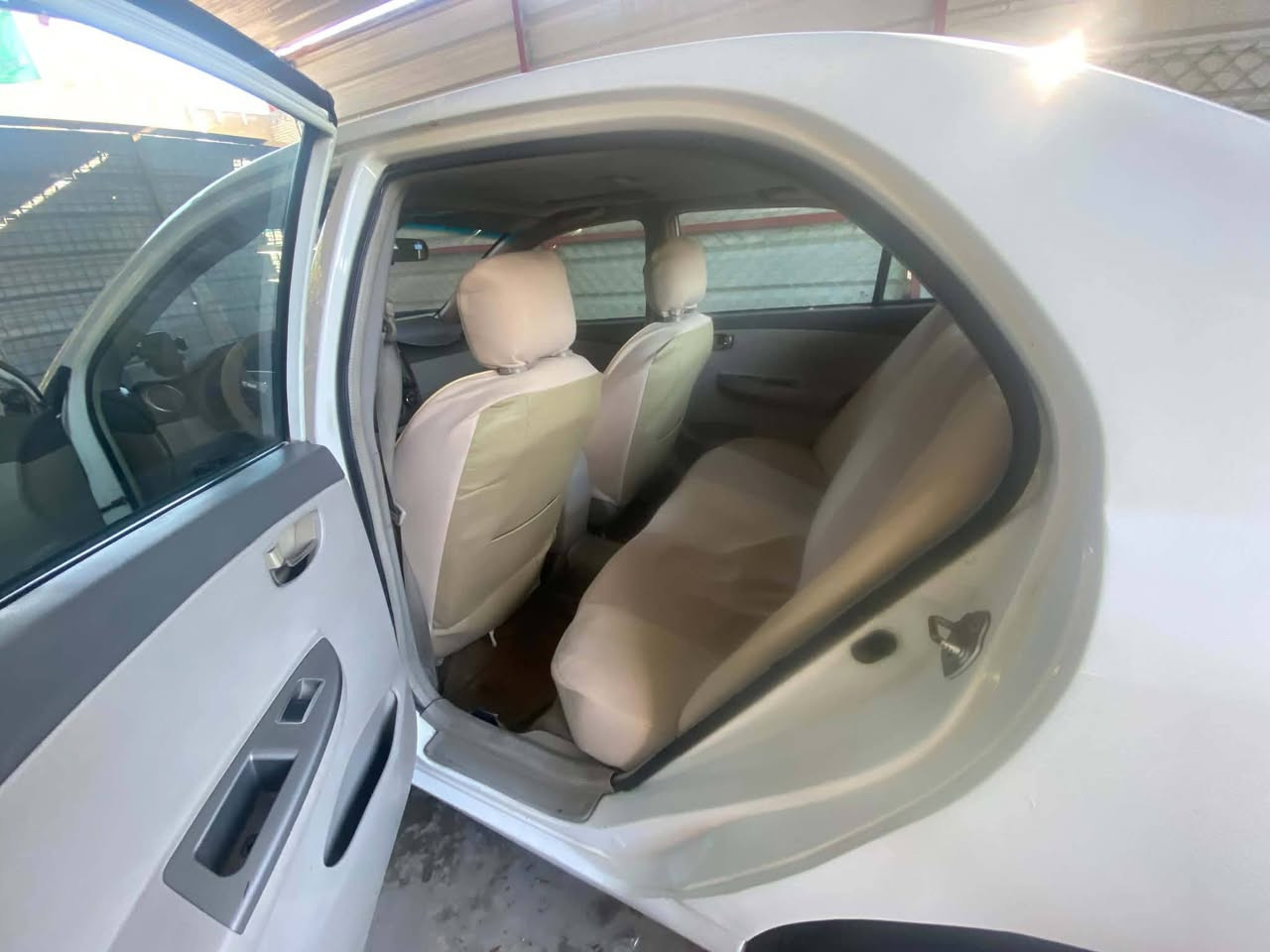 السلام عليكم
BYD - G3 - 2013 
گير اوتوماتيك
بصمة عدد 2 
لايت زنون
تدفئة تبريد
كامرة خلفية
شاشة اندرويد
أرضية دوشمة جلد
بيها منظومة غاز
السنوية تنتهي  13-7
 السيارة بيها گازگيت
السيارة مكفولة من الحادث والضربة
بيها تصليح خياسات (وموجود فديو قبل وبعد التصليح)
بيهة  جراد  وتكحيلات  شخوط
حدادية نص عمر
السيارة بأسمي مكان السيارة بغداد
السعر 45 وبي مجال بسيط
للمزيد من التفاصيل راسلني خاص او اتصل على
***********
