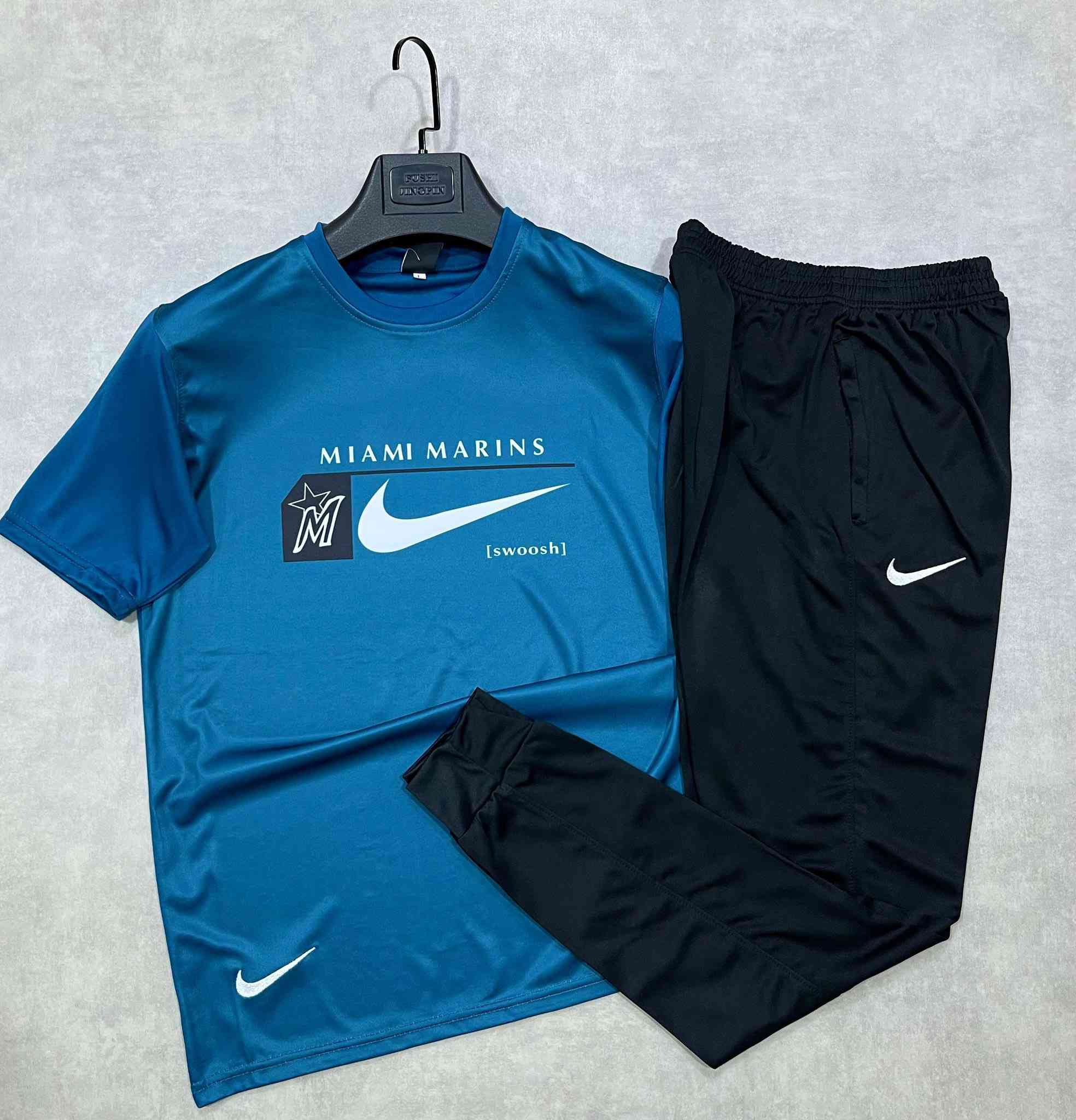 تراك ستن اصلي
القياسات M L XL XXL
السعر 15
العنوان/السماوه/تقاطع الأسكان/قرب مقهى الأسكان 
واتساب ***********

